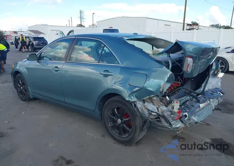 2010 Toyota Camry Le z USA, uszkodzony, nr VIN 4T1BF3EK7AU573504